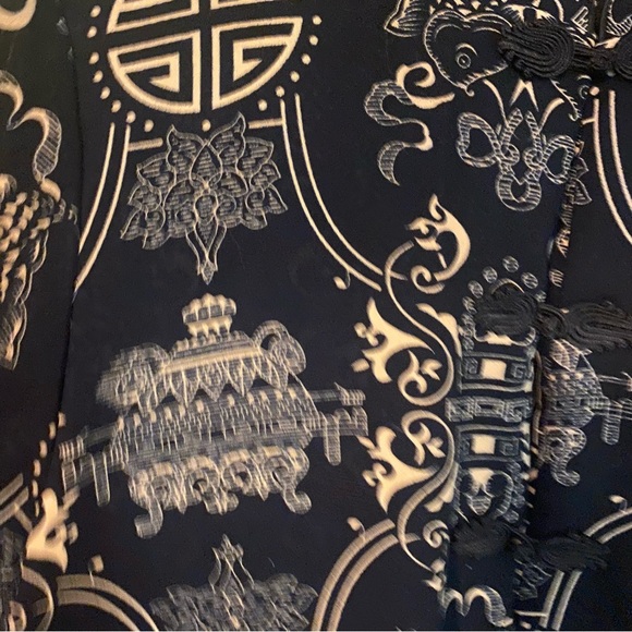 Vintage 90’s navy Asian print 3/4 sleeve blouse with frog ties down the front - Picture 4 of 9